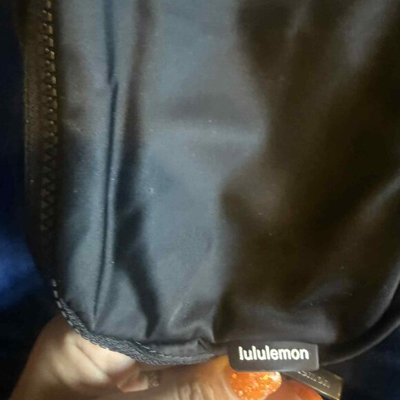Lululemon Everywhere Belt Bag Black EUC Viral TikTok Favorite - Picture 6 of 7